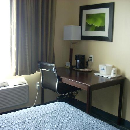 ניו יורק Days Inn & Suites By Wyndham Ozone Park/Jfk Airport מראה חיצוני תמונה