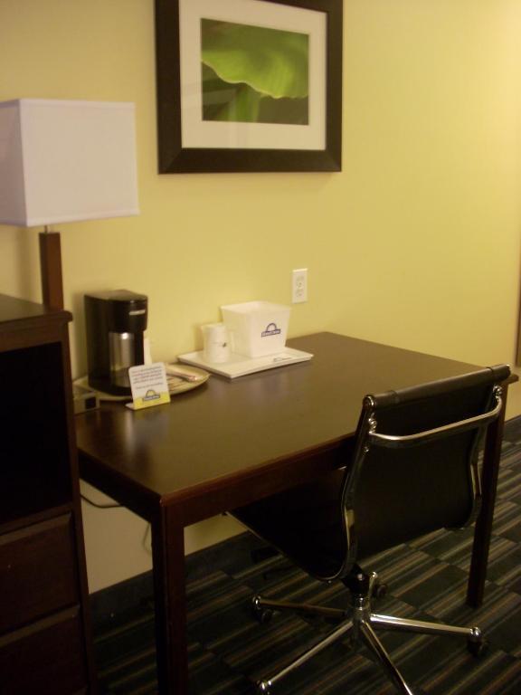 ניו יורק Days Inn & Suites By Wyndham Ozone Park/Jfk Airport מראה חיצוני תמונה
