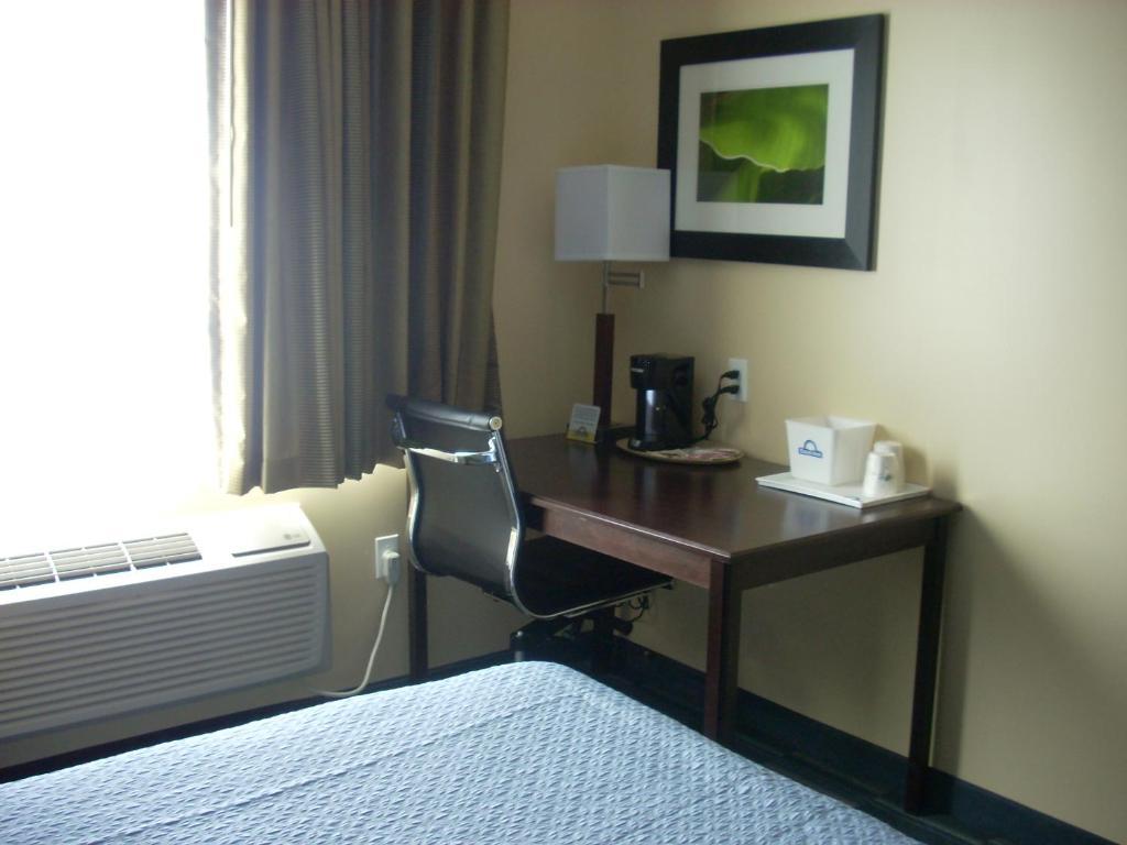 ניו יורק Days Inn & Suites By Wyndham Ozone Park/Jfk Airport מראה חיצוני תמונה