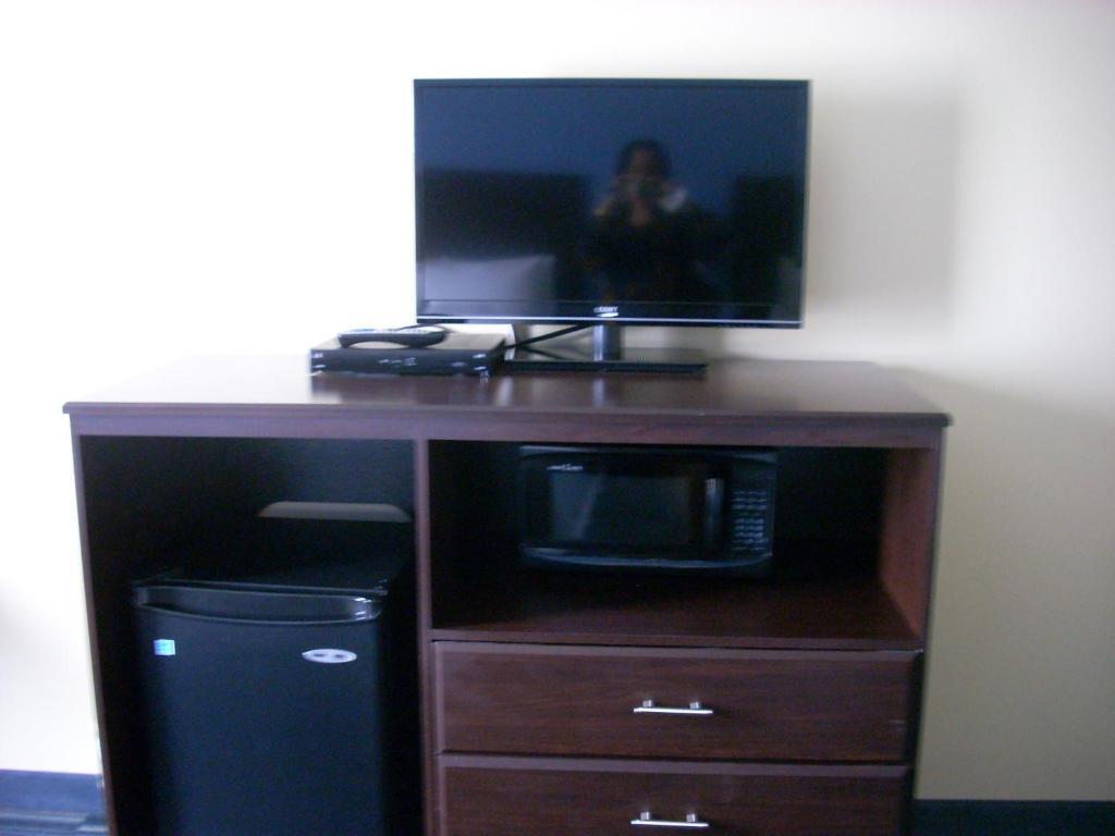 ניו יורק Days Inn & Suites By Wyndham Ozone Park/Jfk Airport מראה חיצוני תמונה