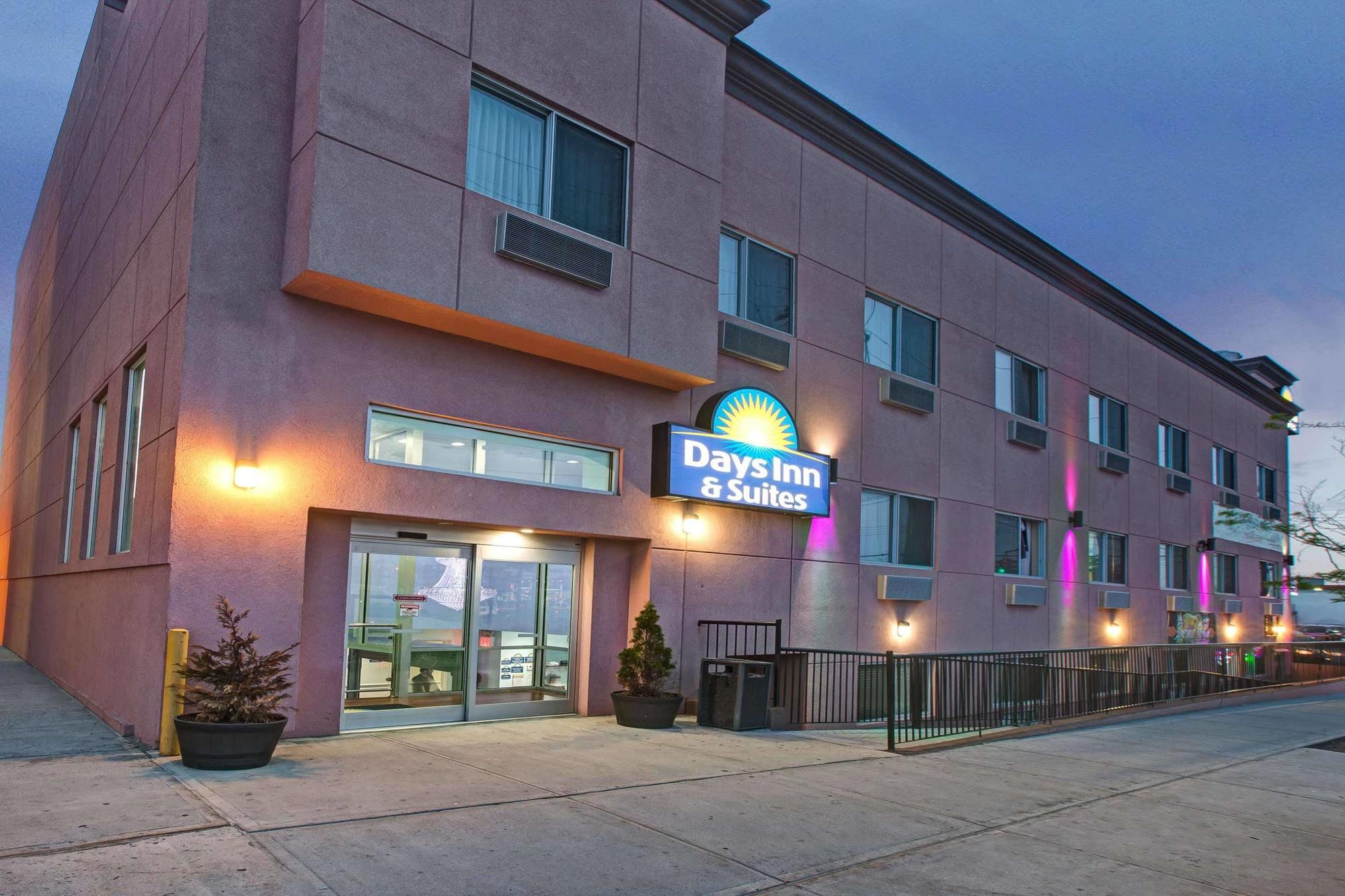 ניו יורק Days Inn & Suites By Wyndham Ozone Park/Jfk Airport מראה חיצוני תמונה