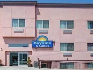 ניו יורק Days Inn & Suites By Wyndham Ozone Park/Jfk Airport מראה חיצוני תמונה